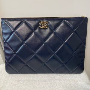 Chanel 19 clutch navy